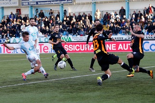 Natale amaro per Pro Vercelli e Novara. Volano Frosinone e Spal