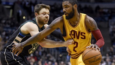 Irving gela Golden State, ride ancora Cleveland