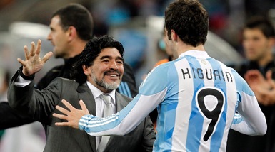 Maradona punge Higuain: «I soldi contano più della maglia»