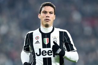 Preziosi in pressing sulla Juventus: il Genoa insiste per il prestito di Hernanes