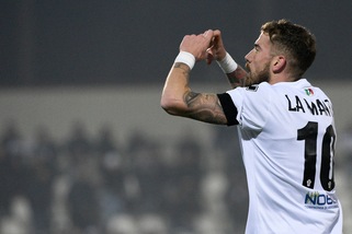 Serie B: Pro Vercelli-Frosinone 2-0, le immagini della doppietta di La Mantia