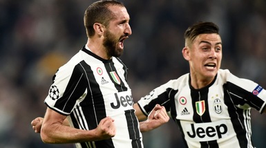 Fantastica impresa della Juventus, grandissimo Dybala e Chiellini fa tris: Barcellona matato
