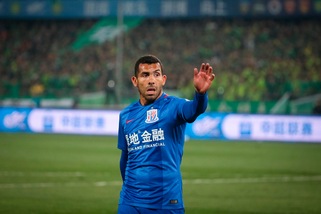 Tevez sovrappeso, tecnico Shanghai Shenhua: «Non è in grado di giocare»