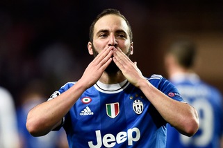 Juventus, Superman Higuain: 40 volte Pipita con i nuovi amici