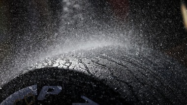 F1 Pirelli: «Vettel penalizzato da foratura lenta»