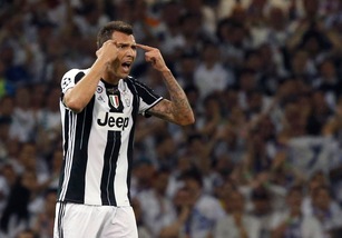 Juventus, amichevole in famiglia: il primo gol è di Mandzukic