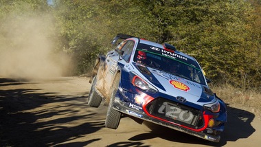 Rally, Neuville trionfa in Australia