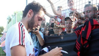 Milanello, roba d'altri tempi: festa al raduno