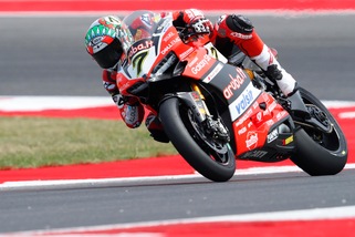 SBK, a Laguna Seca Davies vola in gara 1