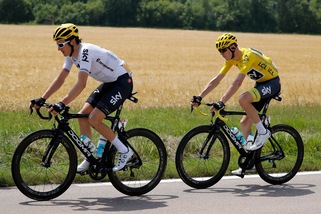 Tour de France, Thomas cade e si ritira: clavicola fratturata