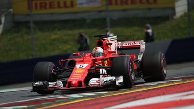 F1, in quota Vettel sorpassa Hamilton