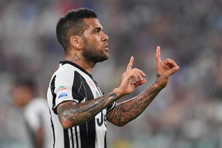 Dani Alves replica alle accuse del presidente del Barcellona