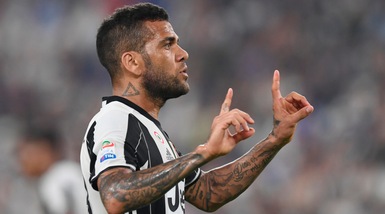 Dani Alves replica alle accuse del presidente del Barcellona