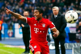 Douglas Costa, zampata Juventus