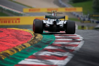 F1 Gp Silverstone: doppietta Mercedes nelle prime libere, Vettel 6°