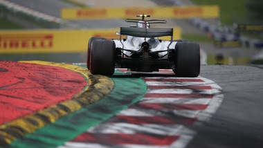 F1 Gp Silverstone: doppietta Mercedes nelle prime libere, Vettel 6°