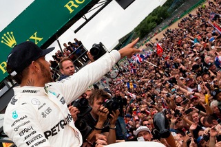 F1, Hamilton trionfa a Silverstone: il titolo vale 1,50