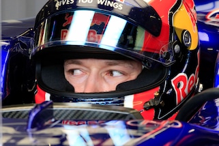 F1, Villeneuve: «Kvyat dovrebbe restare a casa per qualche Gp»