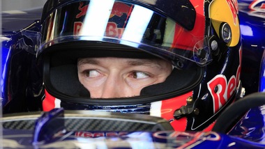 F1, Villeneuve: «Kvyat dovrebbe restare a casa per qualche Gp»