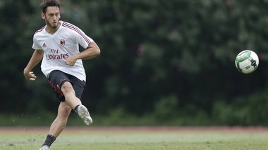 Serie A Calhanoglu: «Milan? Forse il miglior club al mondo»