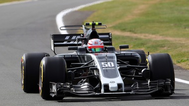 F1, a Silverstone Giovinazzi testa le gomme 2018