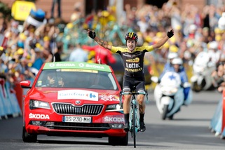 Tour de France, Roglic vince la tappa e Aru scala in quarta posizione