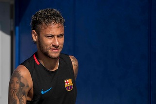 Neymar, dalla Francia: «Ha detto ai compagni che va al Psg»