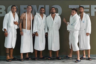 Bormio, i giocatori del Torino si rilassano alle terme