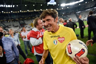 Cassano, l'offerta di Gianni Morandi: «Un singolo insieme e poi la Nazionale Cantanti»