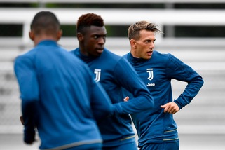 Juventus, il primo allenamento di Bernardeschi