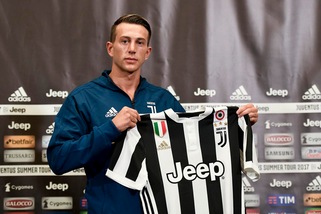 Juventus, la presentazione di Bernardeschi