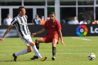 Juventus bella per un tempo, poi batte la Roma ai rigori