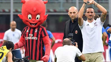 Milan-Craiova, a San Siro ovazione per Bonucci