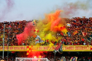 Calcio, addio alla tessera del tifoso: tornano megafoni e tamburi