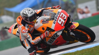 MotoGp, Brno: Marquez vola in pole, Rossi secondo