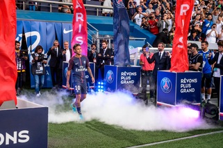 Parigi ai piedi di Neymar: spettacolo al "Parco dei Principi"