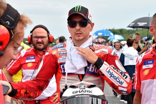 MotoGp, Lorenzo: «Avrei vinto senza l'errore ai box»