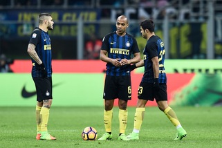 Inter, João Mario ed Eder si ribaltano con la moto d'acqua