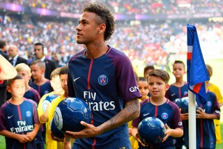 Calciomercato, il Barcellona blocca il transfer di Neymar: attende i 222 milioni