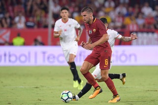 Monchi resiste alla Juventus: «Strootman resta alla Roma. Basta rilanci per Mahrez»