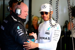 F1, Hamilton: «Lasciare la Mercedes? Solo quando smetterò»