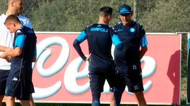 Napoli, allenamento vista Champions a Ferragosto: Sarri con il cappello