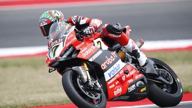 Sbk, Germania: Davies trionfa in Gara1, quarto Melandri