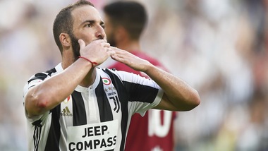 Mandzukic, Dybala, Higuain: una Juventus al bacio. Cagliari affondato