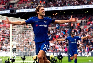 Premier League: doppietta di Alonso, prima vittoria per il Chelsea