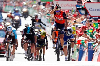 Nibali show alla Vuelta. Lo "squalo" alza la pinna sul traguardo