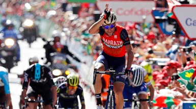 Nibali show alla Vuelta. Lo "squalo" alza la pinna sul traguardo