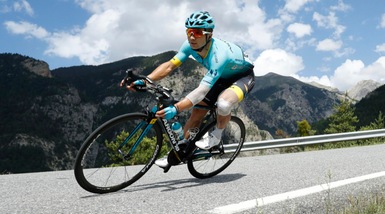Vuelta: Lutsenko vince la quinta tappa, Froome resta leader