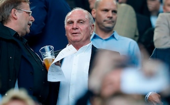 Hoeness contro Douglas Costa: «È un mercenario»