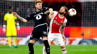 Europa League, Bendtner gol: il Rosenborg fa fuori l'Ajax. Avanti anche Mancini